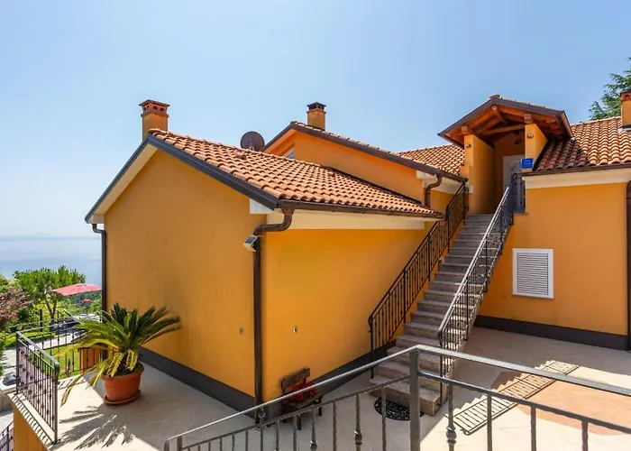 Lori - Opatija By Guide Apartment *